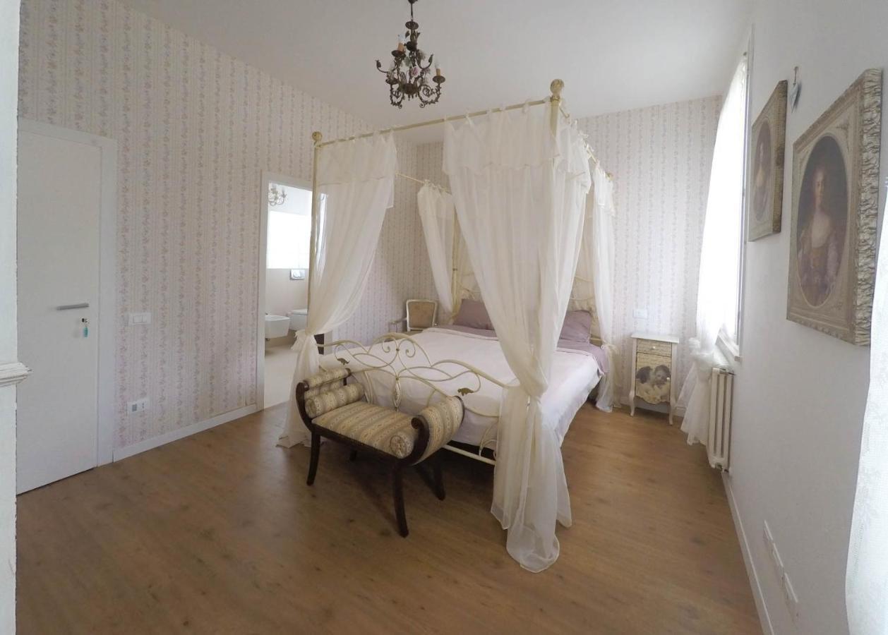Bed and Breakfast Il Bianconiglio R&B Carraie Zewnętrze zdjęcie